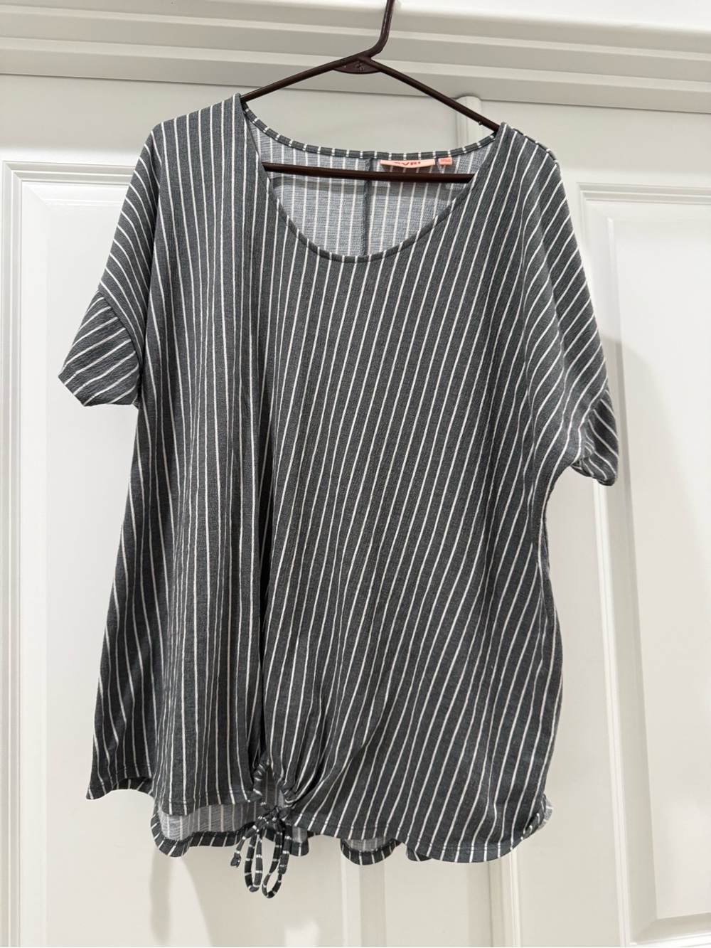 EVRI Gray and White Striped Short Sleeve Knot-Hem PLUS Top | 2X